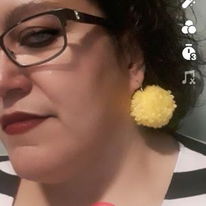 Pompom earrings